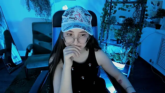 VirtuallVoyant live XXX chat