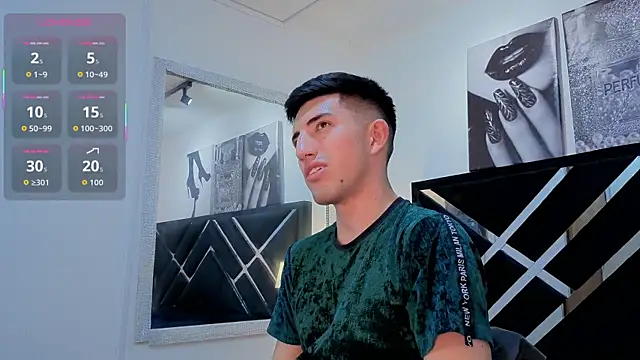 Un_Sluttyy Adlı Modelin Canlı XXX Sohbeti