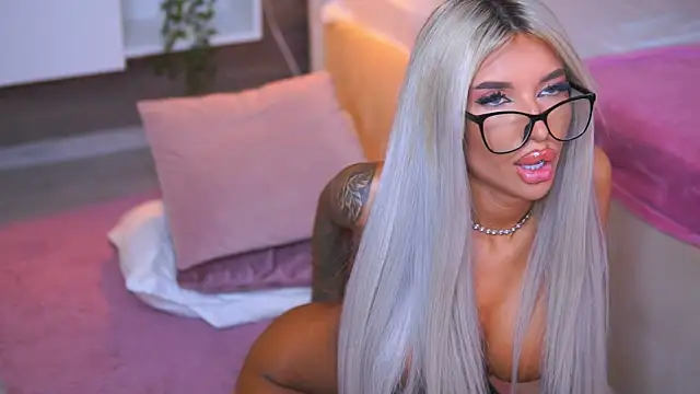 XXX chat uživo modela Juicy_Jessye