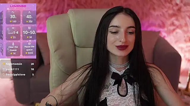 EmilyyMoon Adlı Modelin Canlı XXX Sohbeti