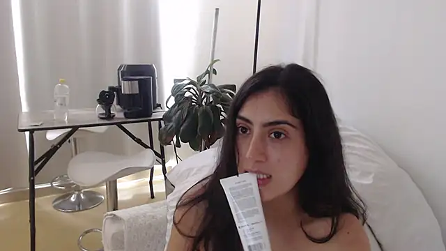 XXX chat uživo modela MIYESSI