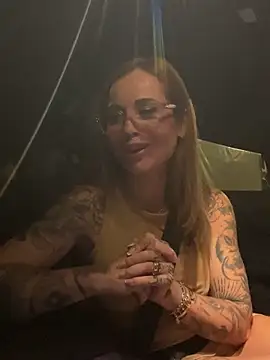 XXX chat uživo modela Etwas_neugierig