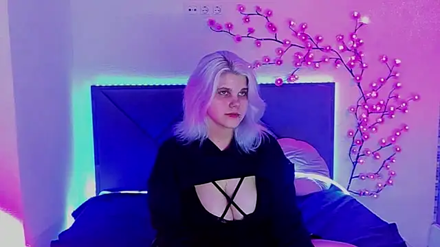 JoannLowe's Live XXX Chat