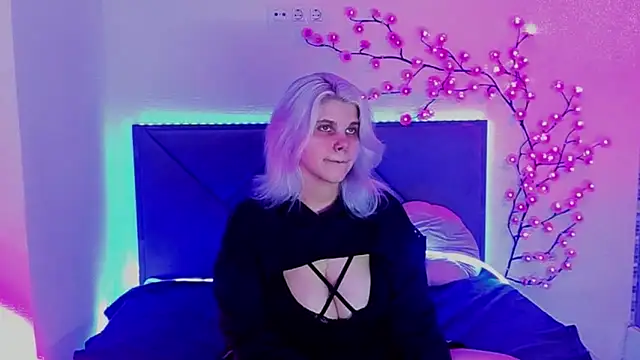 JoannLowe live XXX chat