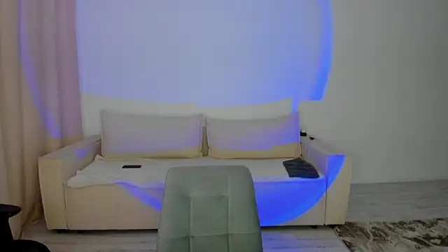 DeferentUproar Adlı Modelin Canlı XXX Sohbeti