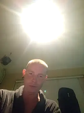 piercingpik élő XXX-chatje
