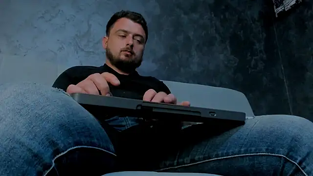 CLOUDYMARK élő XXX-chatje