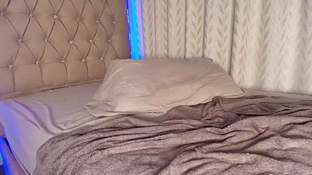 Maddyluxe Adlı Modelin Canlı XXX Sohbeti