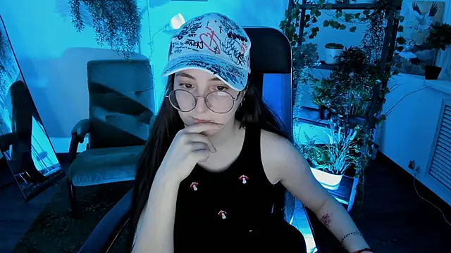 VirtuallVoyant's Live XXX Chat