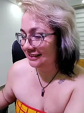 Chat XXX en directo de AnyaLuxx