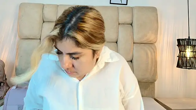 AdharaSmithh's Live XXX Chat