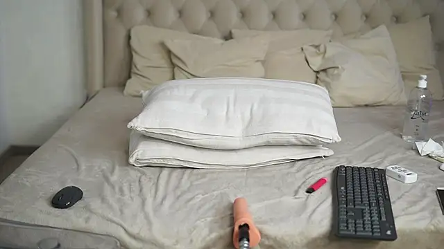 AprilHadid Chat XXX live