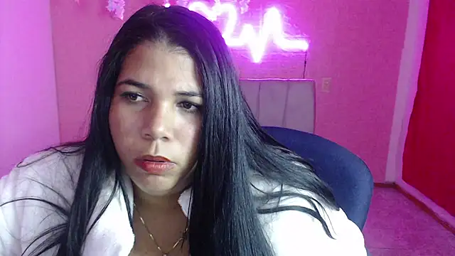 kira_strawberry_3's Live XXX Chat