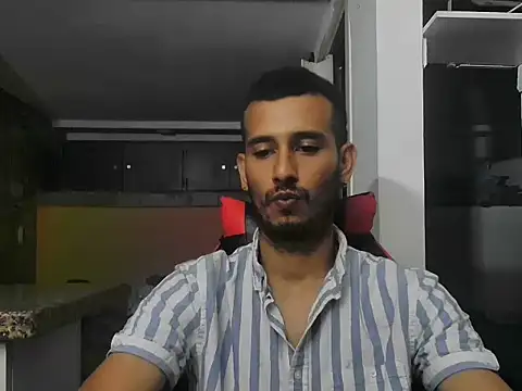 talktome4 Adlı Modelin Web Kamerası Şovu