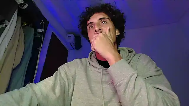 milkoffen Live XXX chat