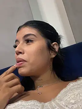 Kathamullerr Adlı Modelin Canlı XXX Sohbeti