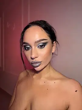 CardiSweetBaby Adlı Modelin Canlı XXX Sohbeti
