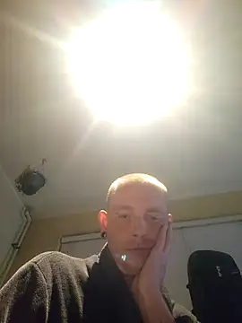 piercingpik Live XXX-chat