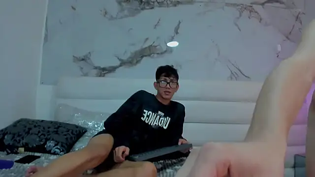 Marcus_and_Tony Live XXX-chat