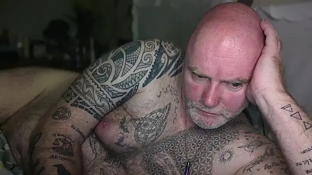 Show modela Tattooed_Dilf_01 na web-kameri