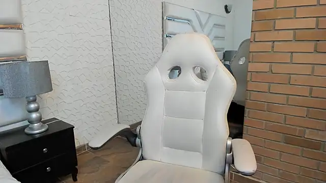 Chat +18 de KattyLilli ao vivo