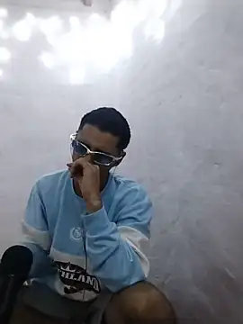 hotdereck001 Live XXX Chat