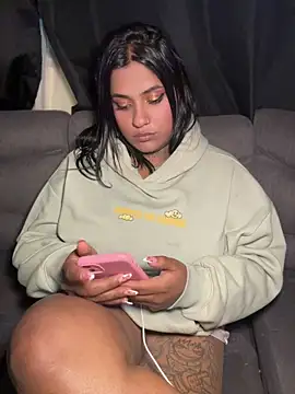 Nahomy-fire's Live XXX Chat