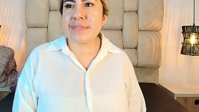 AdharaSmithh's Live XXX Chat