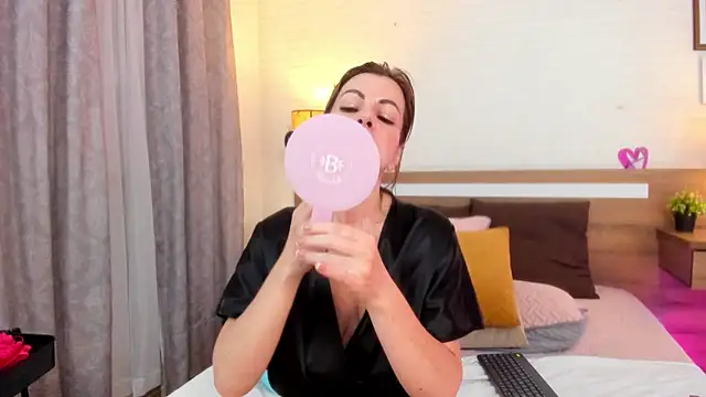XXX chat uživo modela JenniferAuriston
