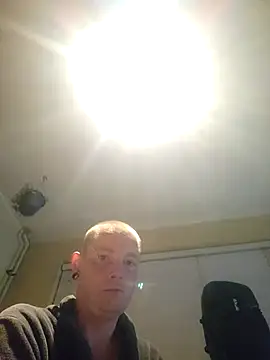 piercingpik Chat XXX in diretta