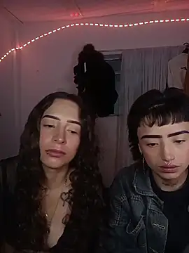 AlexxaAndRileyyのライブXXXチャット