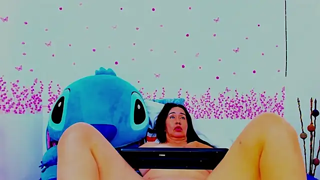 צ'אט XXX בשידור חי של HorniestMilf