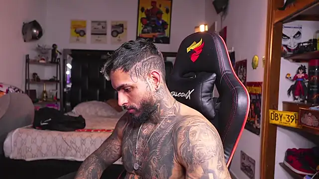 logan_hugh8 Adlı Modelin Canlı XXX Sohbeti