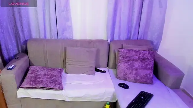 MiaYMolly 现场XXX聊天