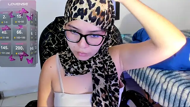 MatchedEyebrow Live XXX-Chat