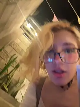 SweetBunnyGF Adlı Modelin Canlı XXX Sohbeti