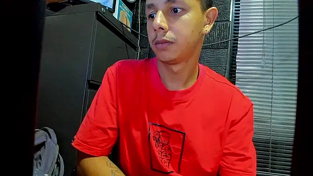 boy_bigcock24cm 现场XXX聊天