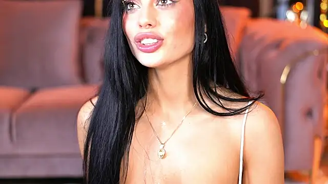 Chat +18 de RavennaDArcy ao vivo