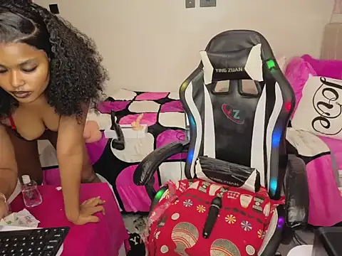 Pretty-shally live XXX chat