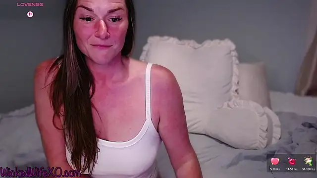 WickedWifeXO élő XXX-chatje