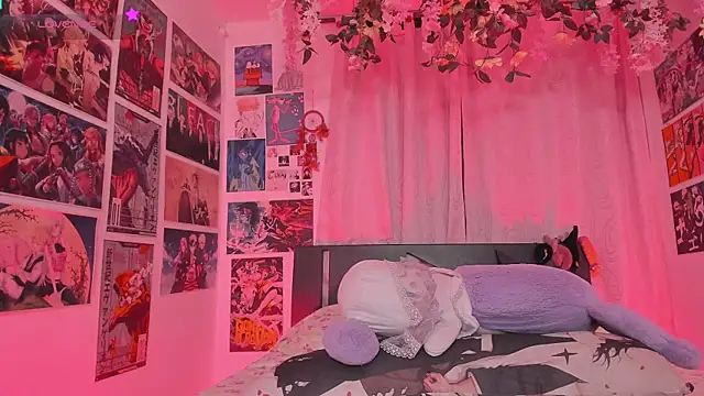 MissCurvyTop's Live XXX Chat
