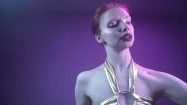 ginger_hugs Adlı Modelin Canlı XXX Sohbeti