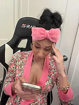 FerrariFrench's Live XXX Chat