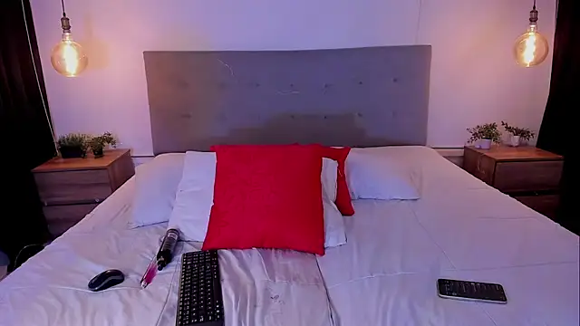 Naomi_Doll_ élő XXX-chatje