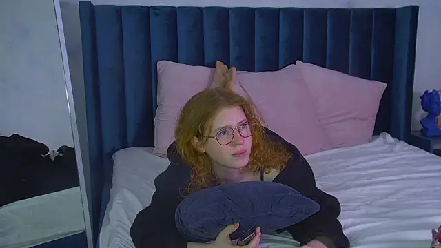 LauraDennis Live XXX-Chat