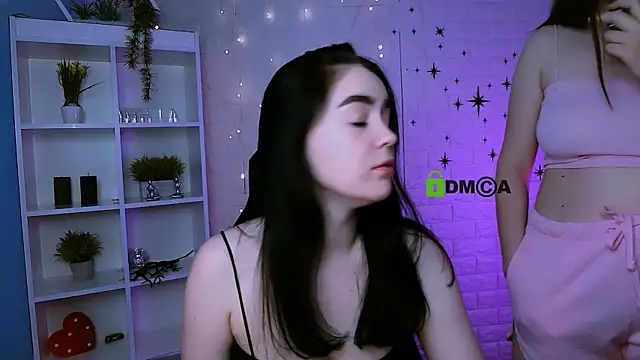 XXX chat uživo modela monica_xcx