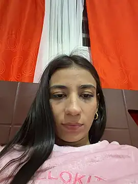 Chat +18 de Carolina_1111 ao vivo