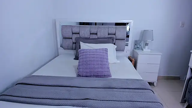 Camilaa_bueno Adlı Modelin Canlı XXX Sohbeti