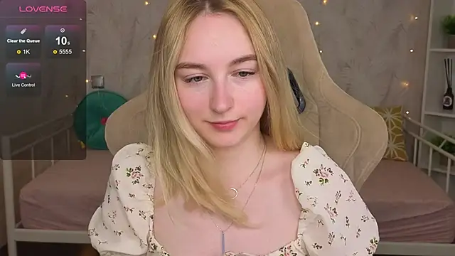 צ'אט XXX בשידור חי של Shy_Polly