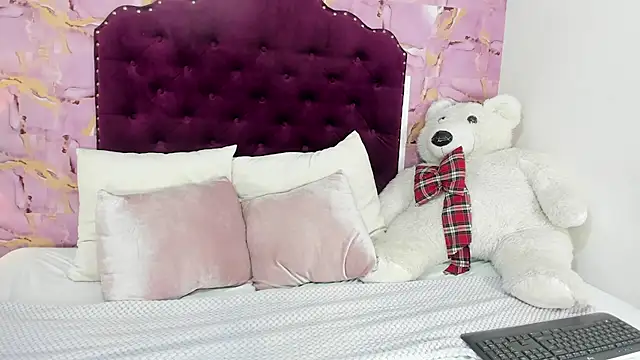 luna_bloomm_'s Live XXX Chat